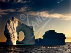 Twillingate, arched iceberg